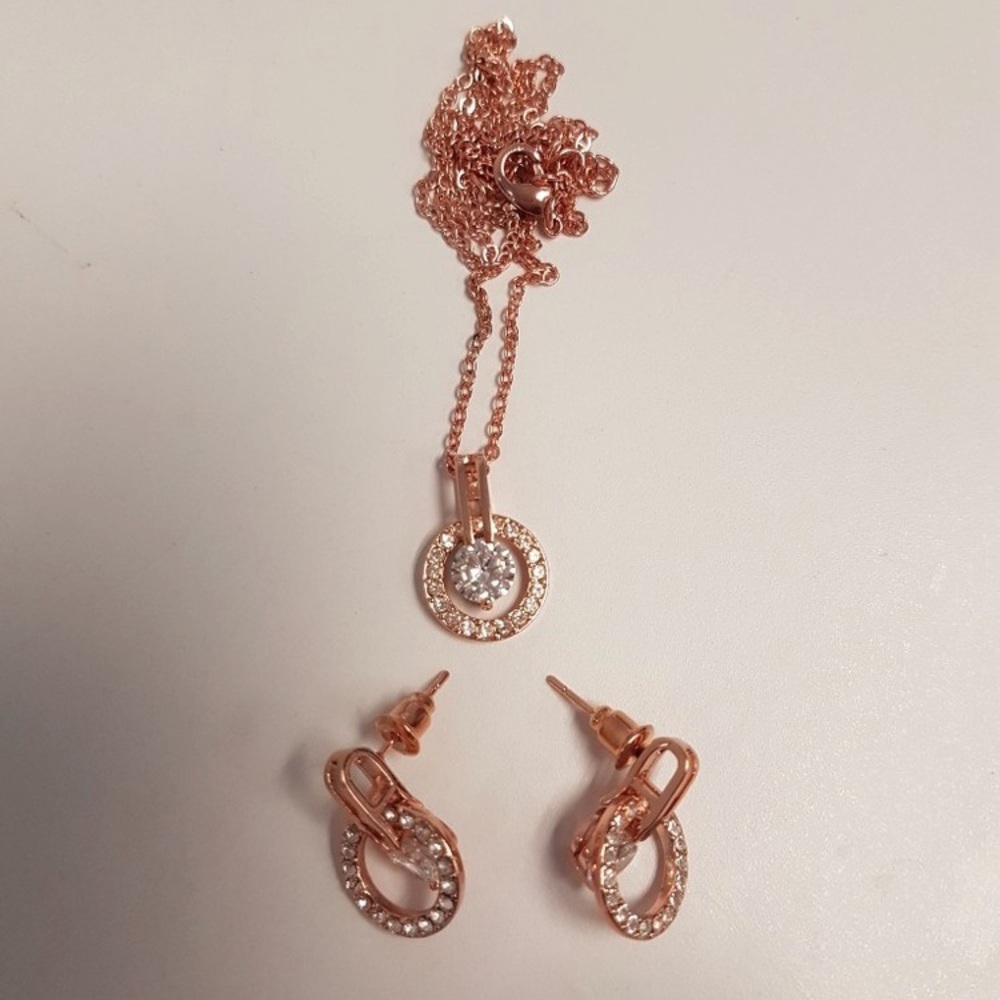 🌟🌟🌟 18k GOLD NECKLACE & EARRINGS 🌟🌟🌟